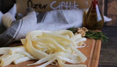 KAHVALTILIK VE KUYMAKLIK TELLİ PEYNİR 1000 GR